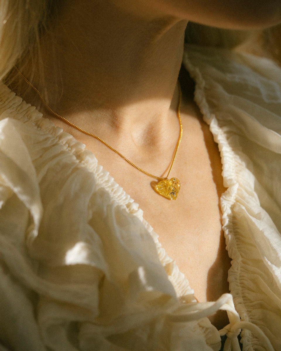 Gintarinis pakabukas "Širdelė"